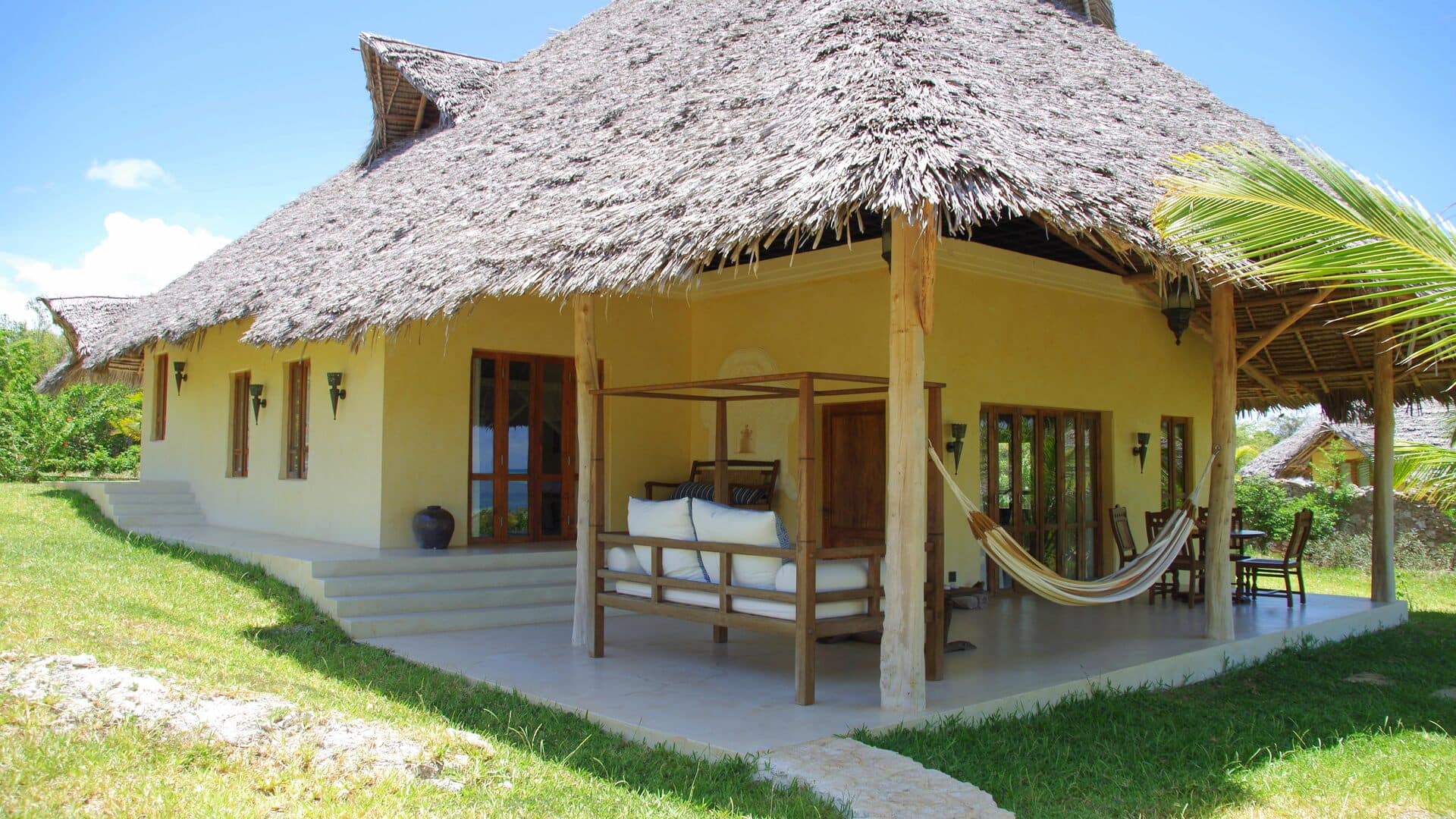 Aisanguyan Qambani luxury Resort Villa front porch with hammock