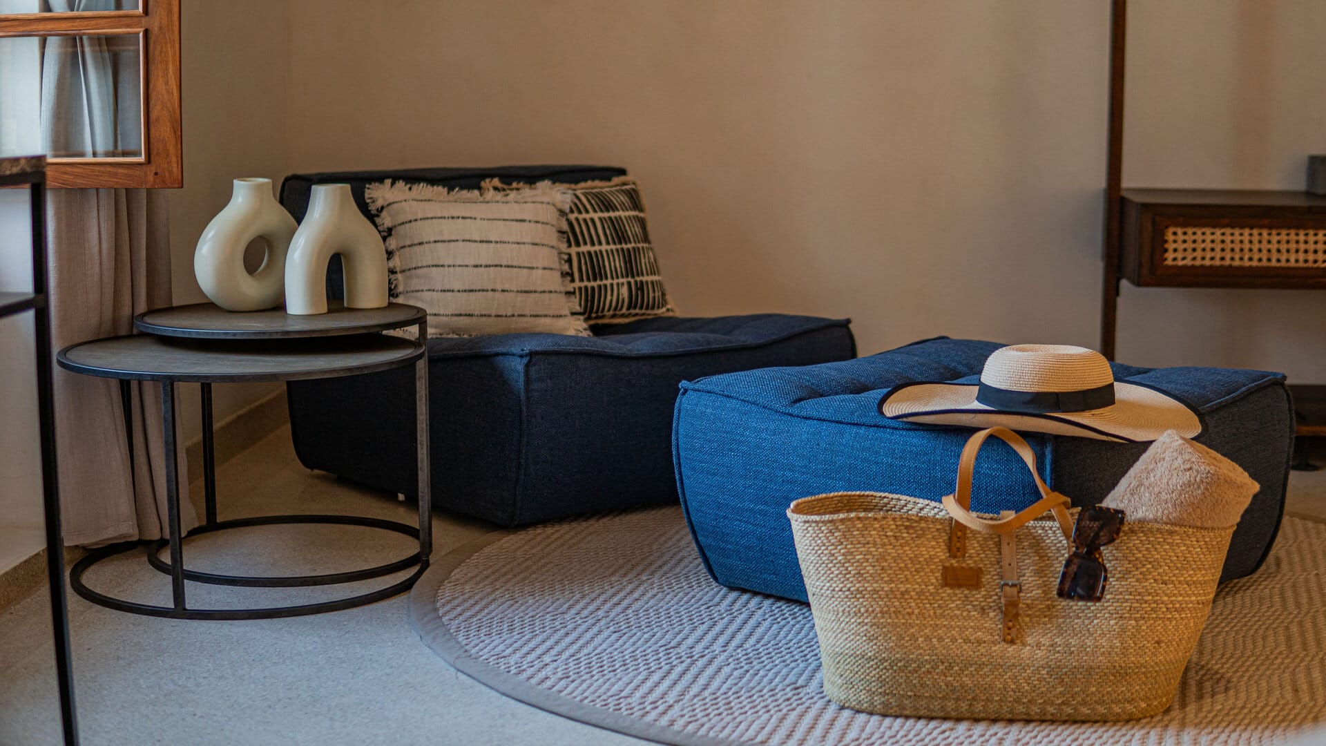 Aisanguyan The Neela Boutique Hotel Stone Town Superior Room Lounge area